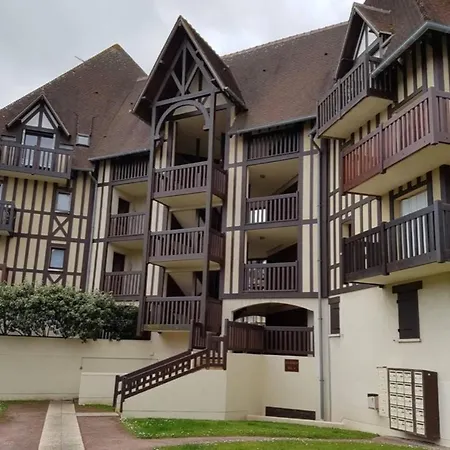Apartment With Balcony At 350 M From The Cabourg